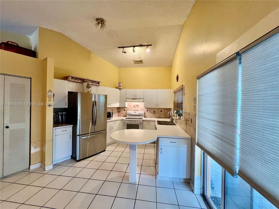 For Sale: $575,000 (3 beds, 2 baths, 1764 Square Feet)