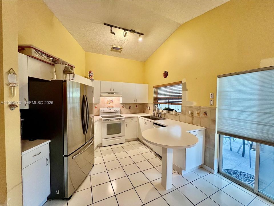 For Sale: $575,000 (3 beds, 2 baths, 1764 Square Feet)
