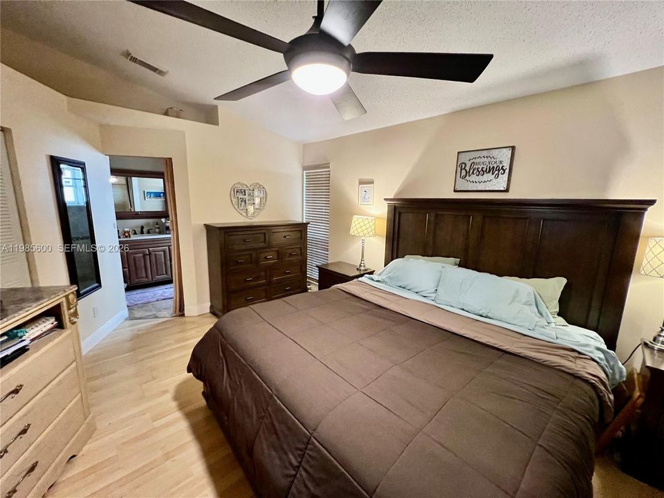 For Sale: $575,000 (3 beds, 2 baths, 1764 Square Feet)