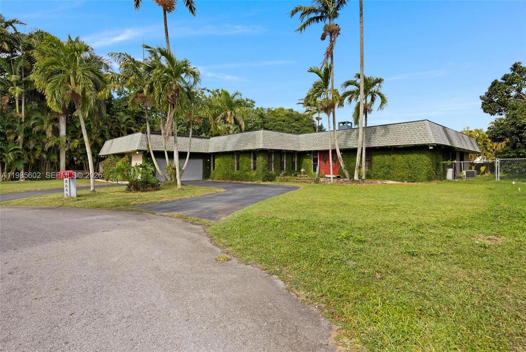 Active With Contract: $890,000 (5 beds, 3 baths, 3539 Square Feet)