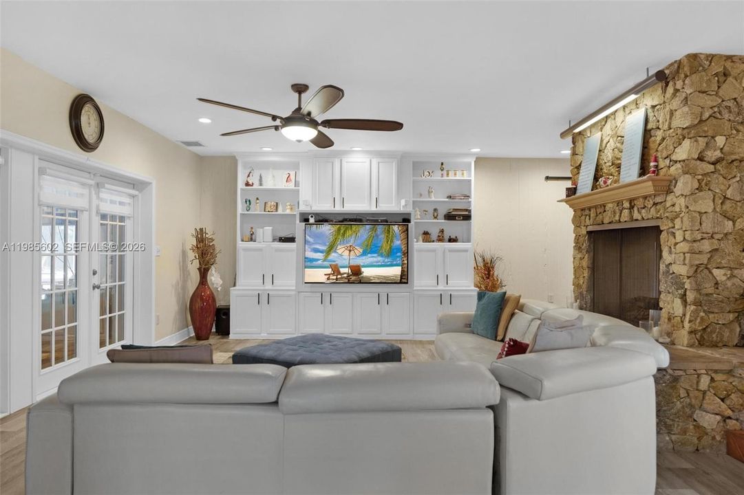 Active With Contract: $890,000 (5 beds, 3 baths, 3539 Square Feet)