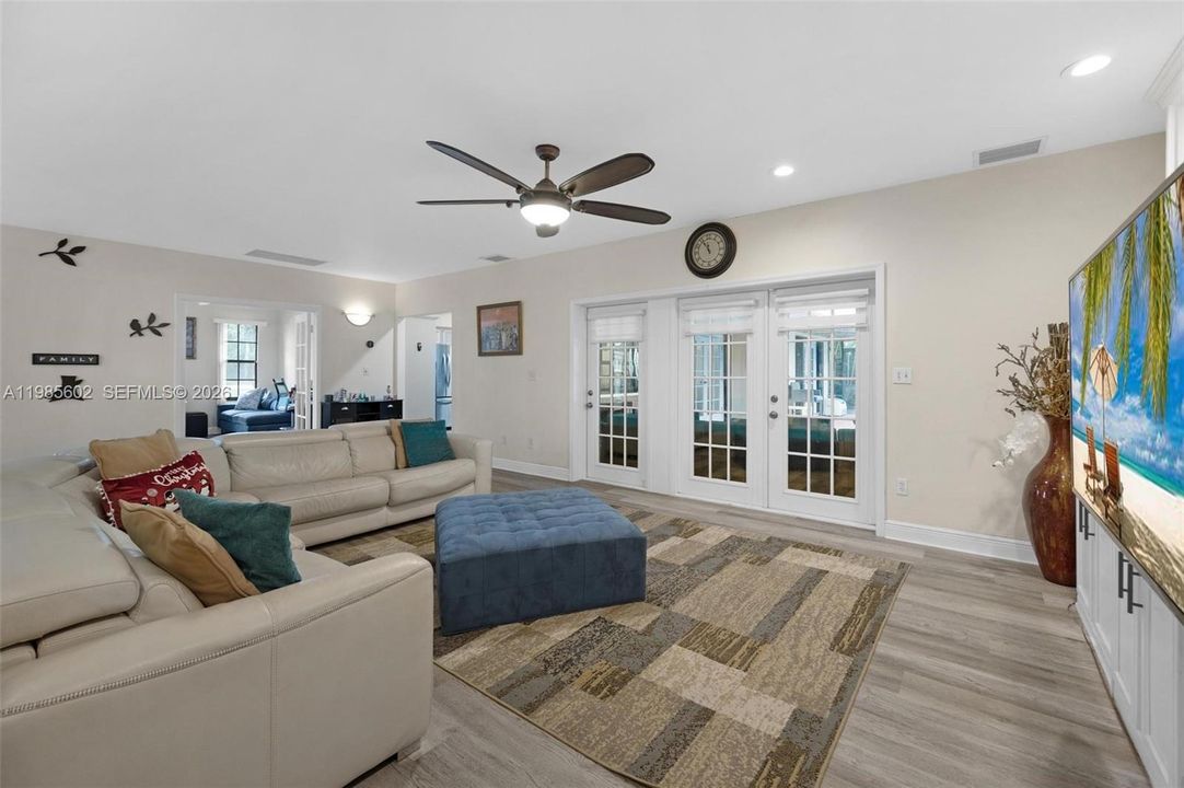 Active With Contract: $890,000 (5 beds, 3 baths, 3539 Square Feet)