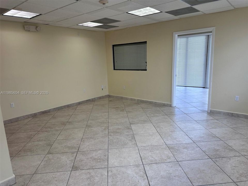 В аренду: $1,295 (0 спален, 0 ванн, 0 Квадратных фут)