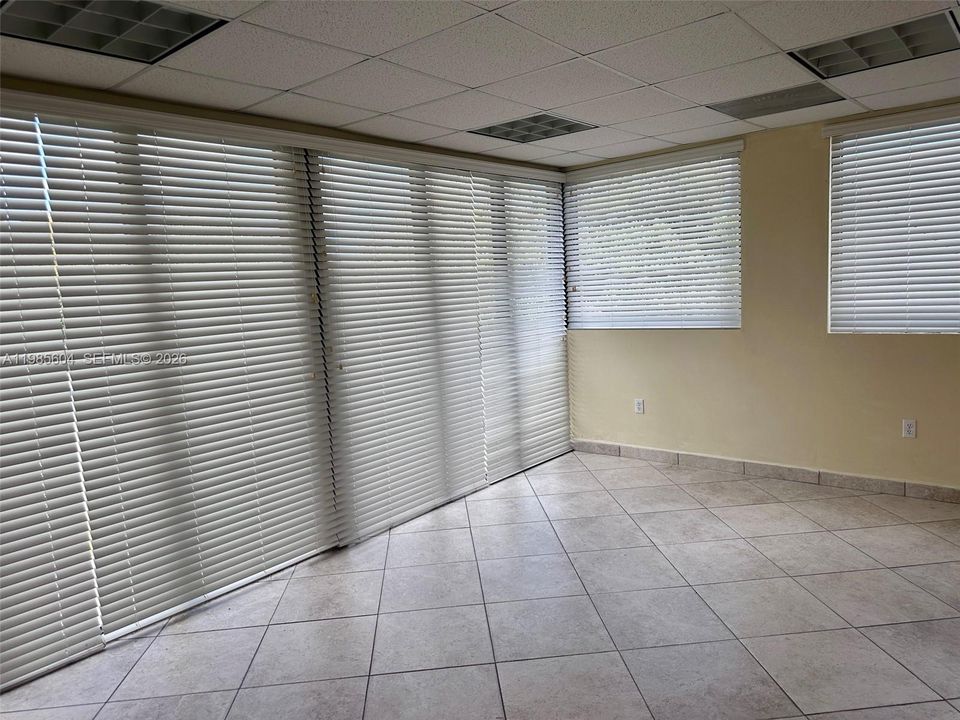 В аренду: $1,295 (0 спален, 0 ванн, 0 Квадратных фут)