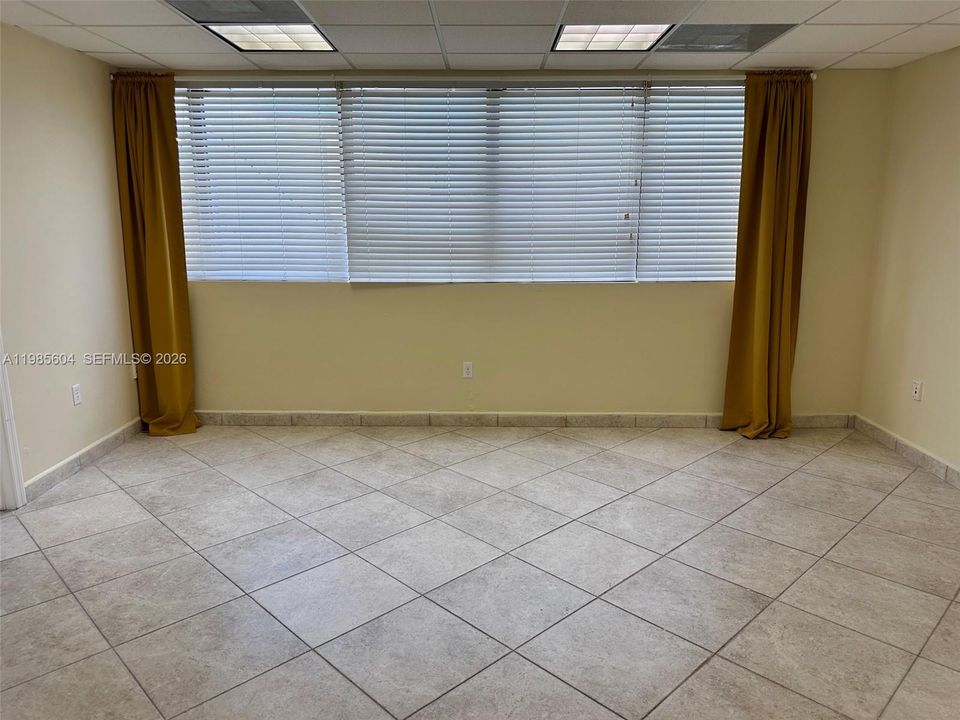 В аренду: $1,295 (0 спален, 0 ванн, 0 Квадратных фут)