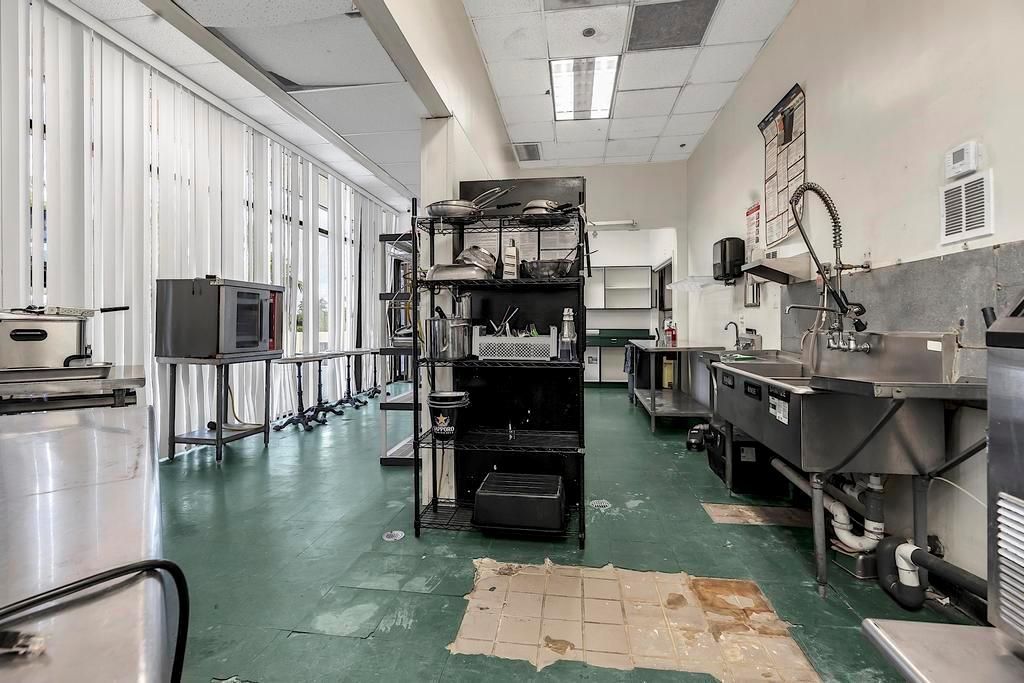 4800 N federal Hwy - - 036