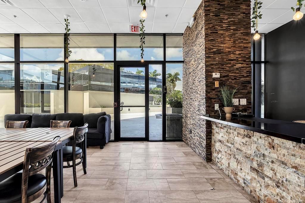 4800 N federal Hwy - - 054
