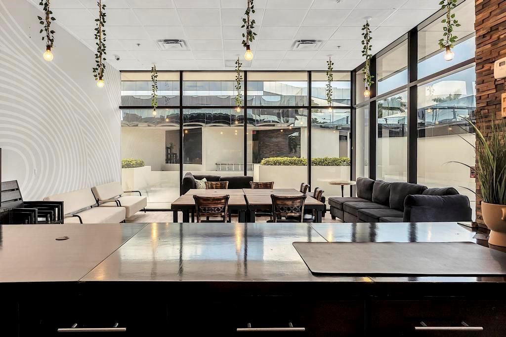 4800 N federal Hwy - - 046