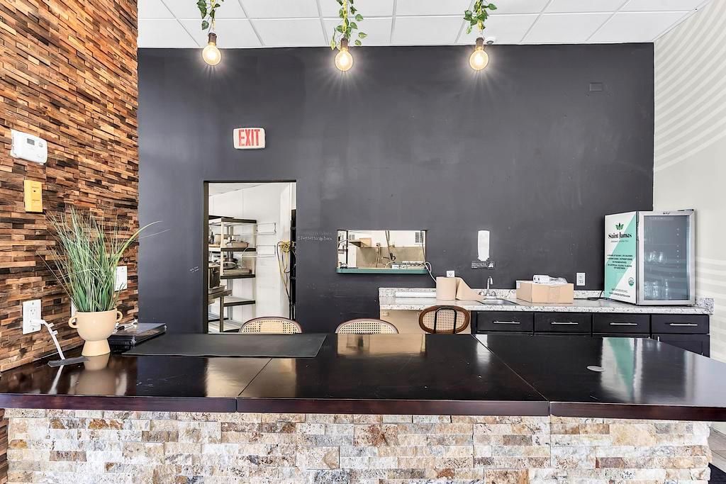4800 N federal Hwy - - 056