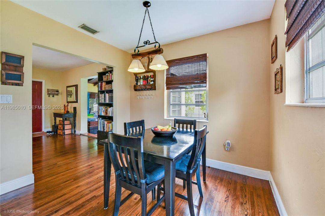 For Sale: $649,000 (2 beds, 1 baths, 1097 Square Feet)