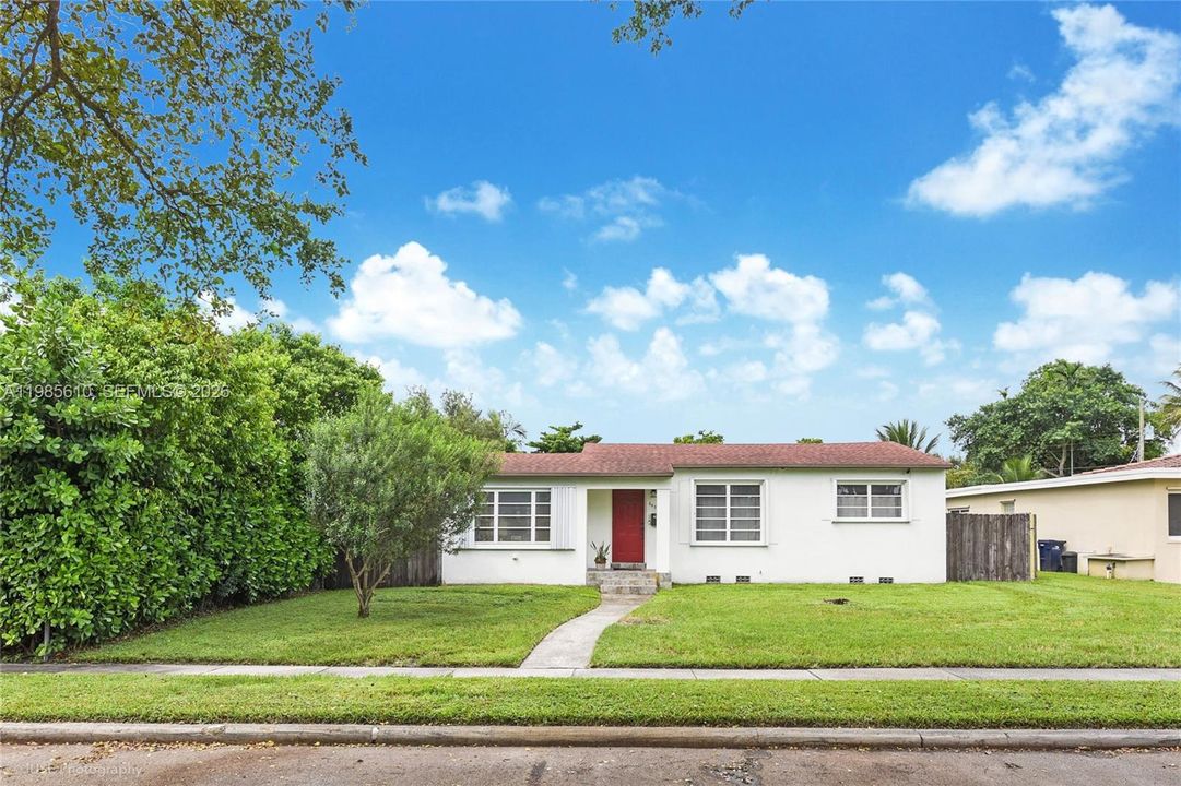 For Sale: $649,000 (2 beds, 1 baths, 1097 Square Feet)