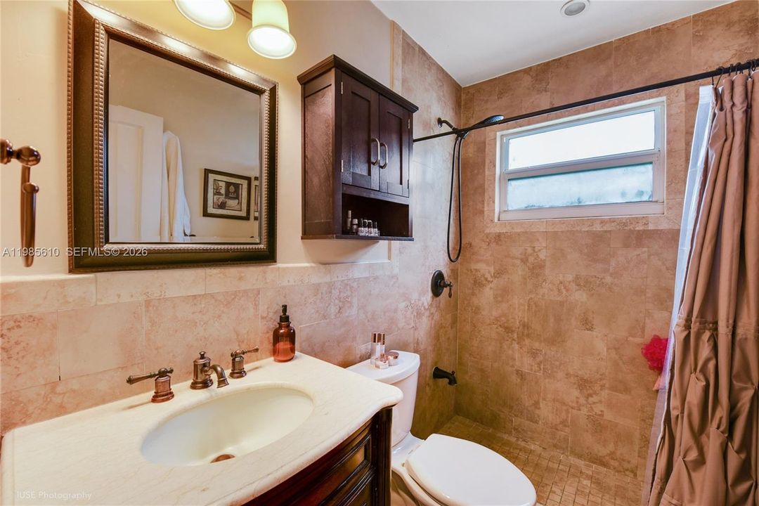 For Sale: $649,000 (2 beds, 1 baths, 1097 Square Feet)