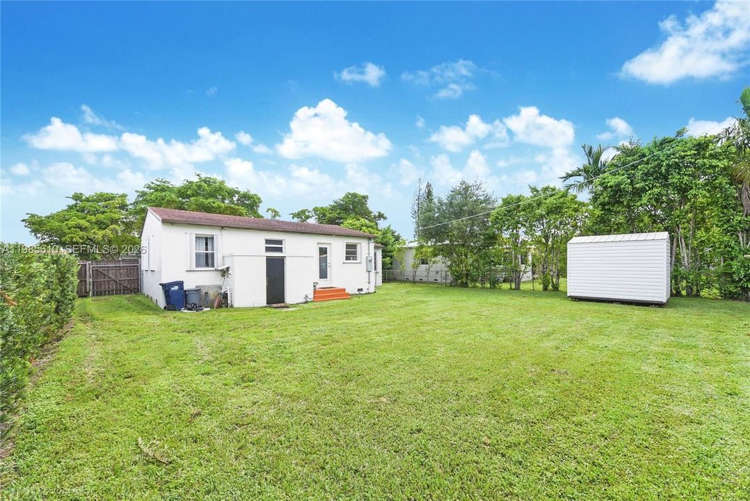 For Sale: $649,000 (2 beds, 1 baths, 1097 Square Feet)