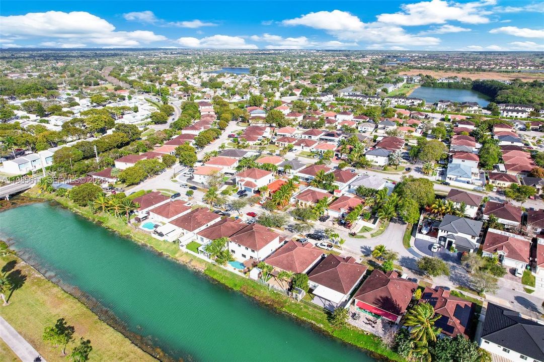 На продажу: $729,477 (4 спален, 3 ванн, 2581 Квадратных фут)
