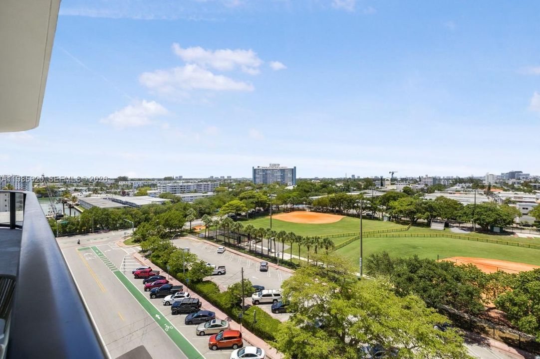 For Sale: $899,000 (1 beds, 1 baths, 412 Square Feet)