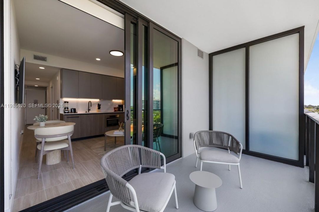 For Sale: $899,000 (1 beds, 1 baths, 412 Square Feet)