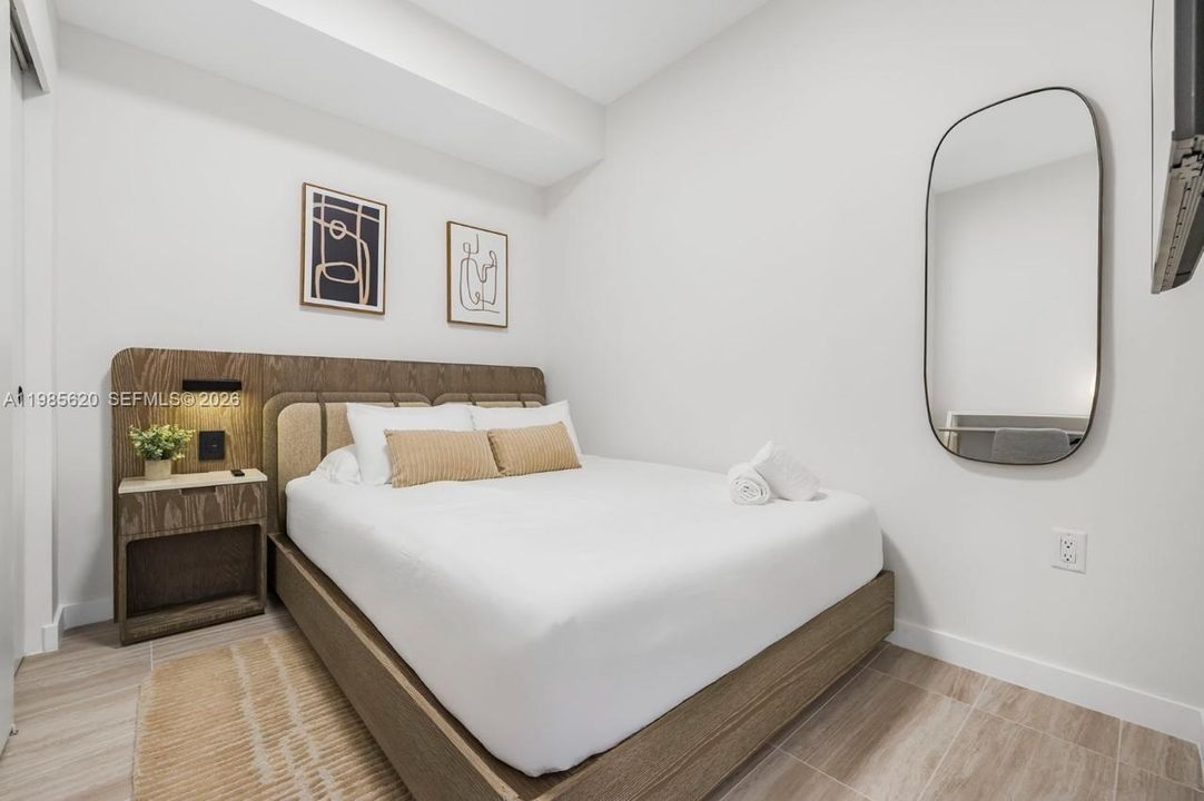 For Sale: $899,000 (1 beds, 1 baths, 412 Square Feet)