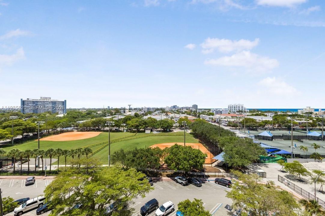 For Sale: $899,000 (1 beds, 1 baths, 412 Square Feet)