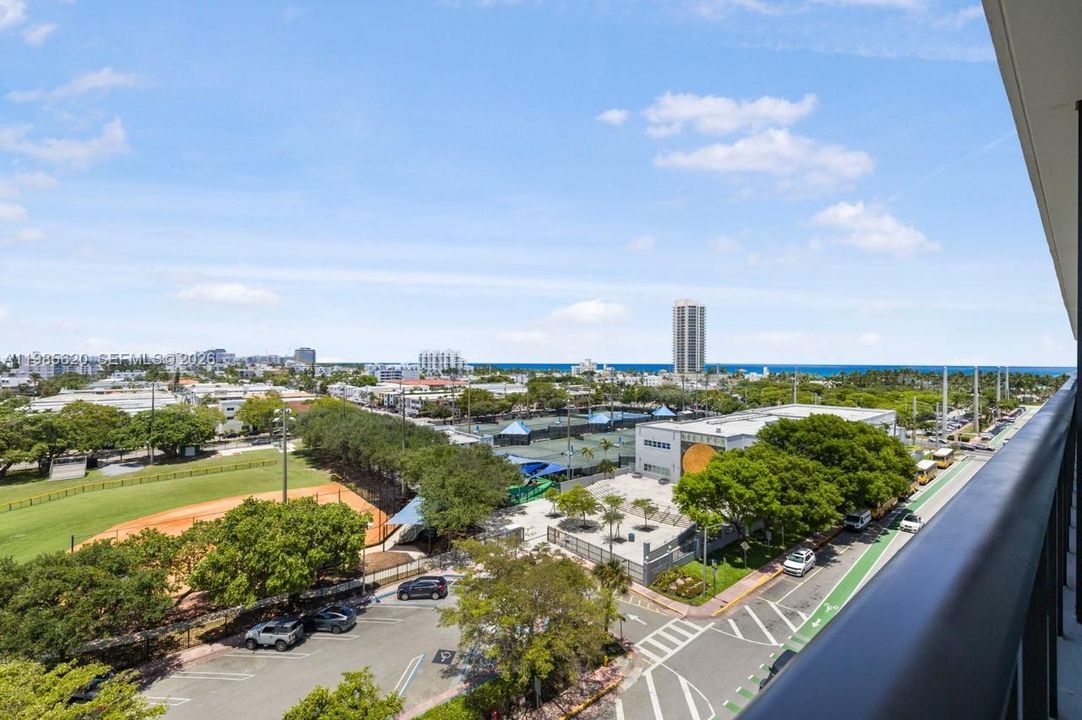 For Sale: $899,000 (1 beds, 1 baths, 412 Square Feet)
