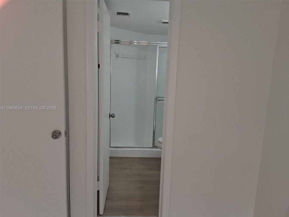 合同活跃: $2,600 (2 贝兹, 2 浴室, 1240 平方英尺)