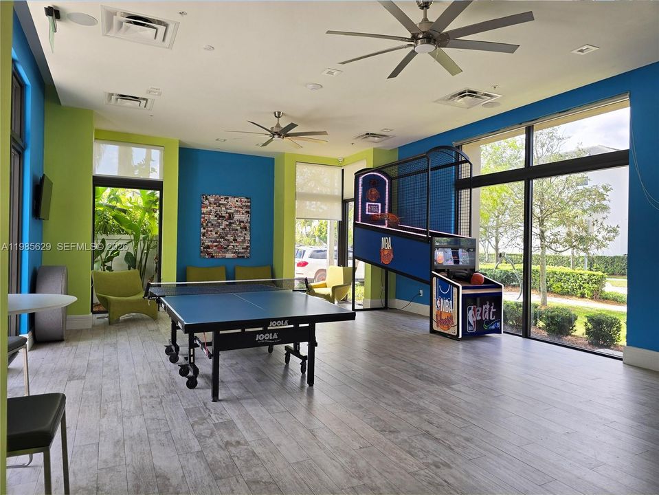 Active With Contract: $1,200,000 (4 beds, 3 baths, 2148 Square Feet)