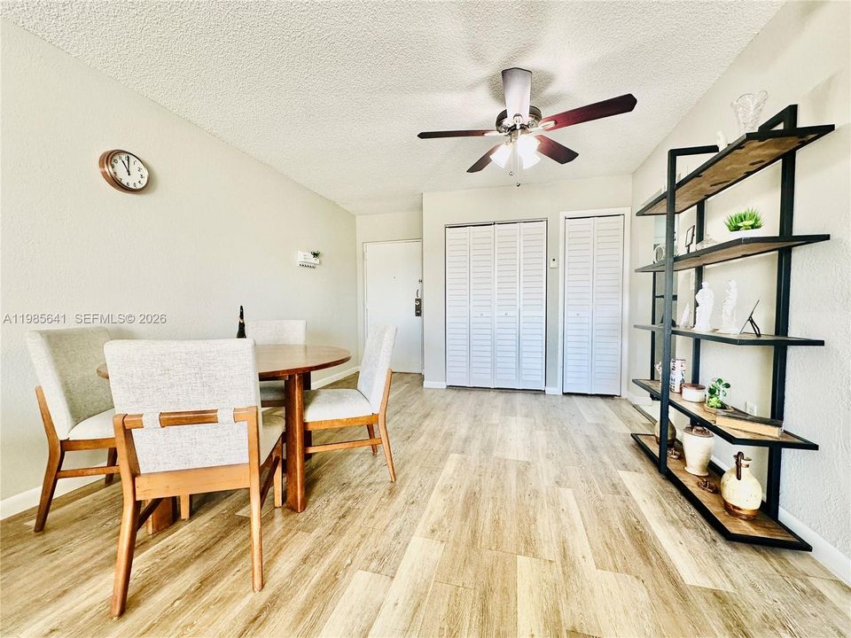 На продажу: $180,000 (1 спален, 1 ванн, 660 Квадратных фут)