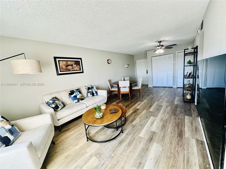 На продажу: $180,000 (1 спален, 1 ванн, 660 Квадратных фут)