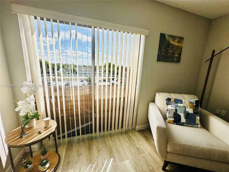 На продажу: $180,000 (1 спален, 1 ванн, 660 Квадратных фут)