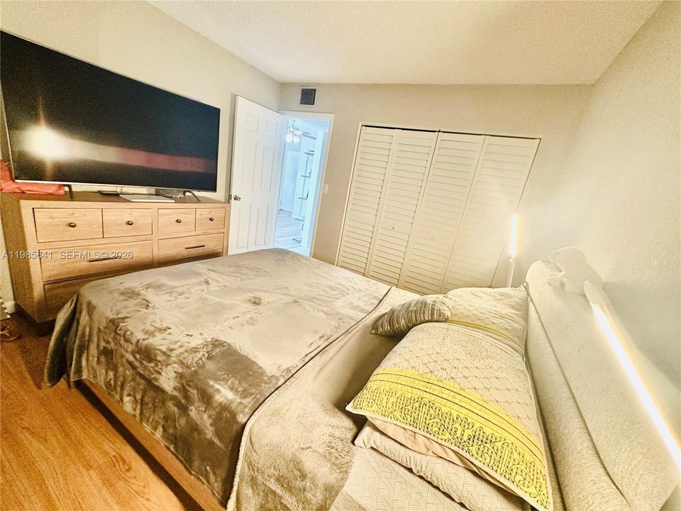 На продажу: $180,000 (1 спален, 1 ванн, 660 Квадратных фут)