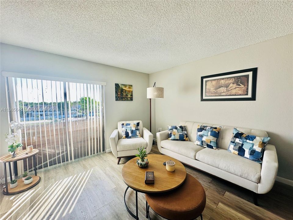 На продажу: $180,000 (1 спален, 1 ванн, 660 Квадратных фут)