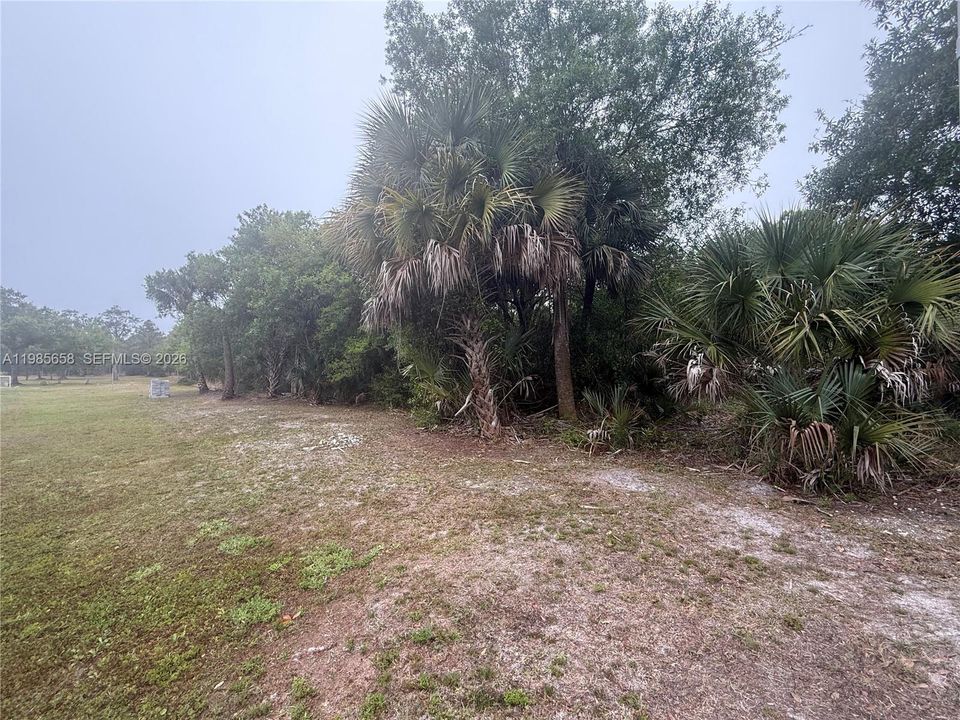 待售: $189,000 (2.27 acres)