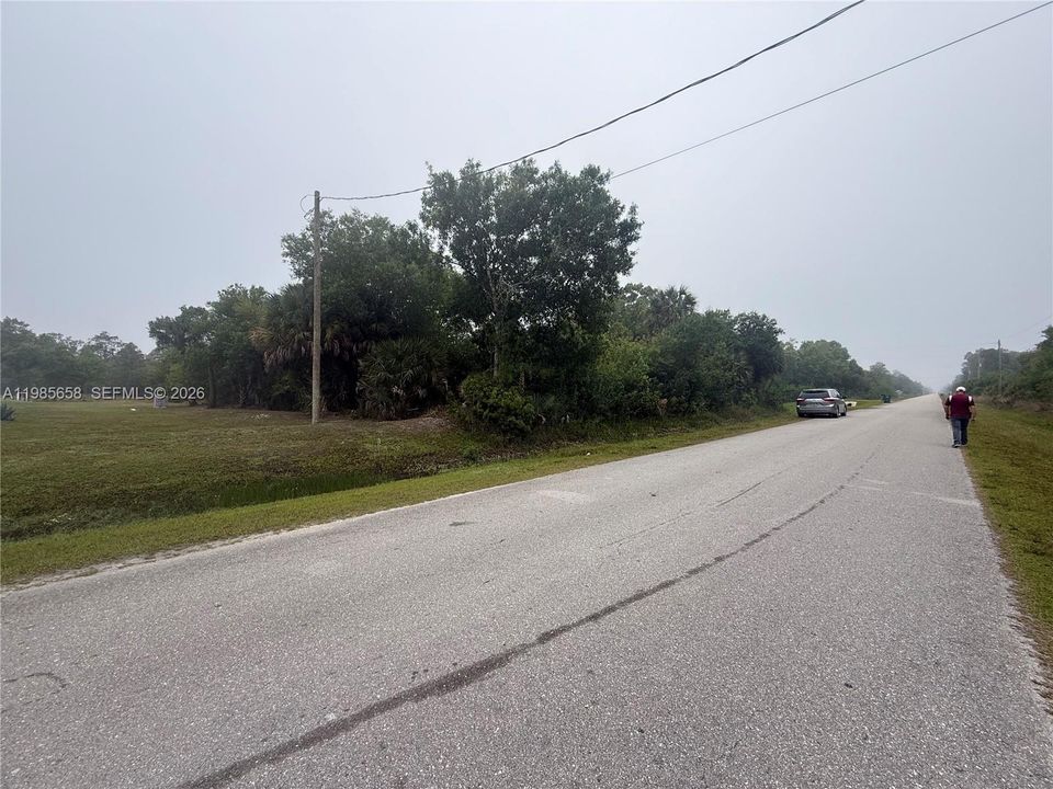 待售: $189,000 (2.27 acres)