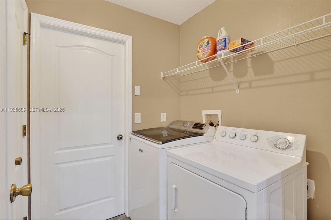 In house laundry room w/2 closet pantries