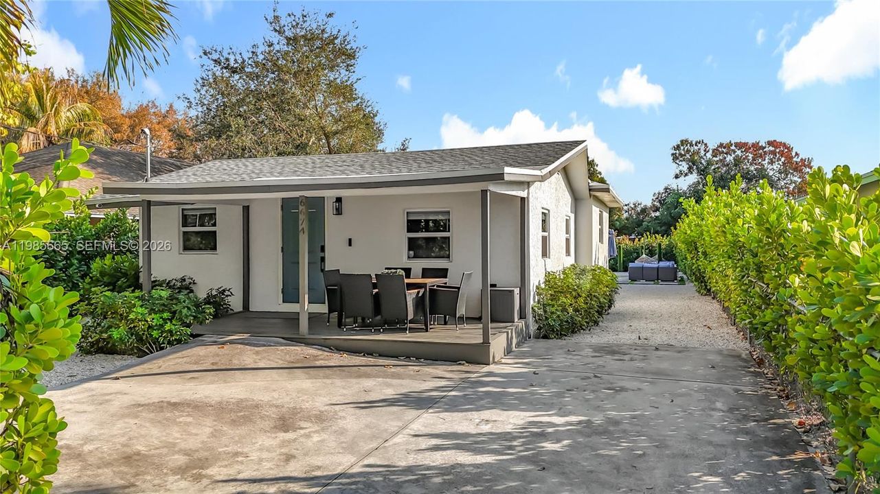 For Rent: $3,550 (3 beds, 2 baths, 1064 Square Feet)