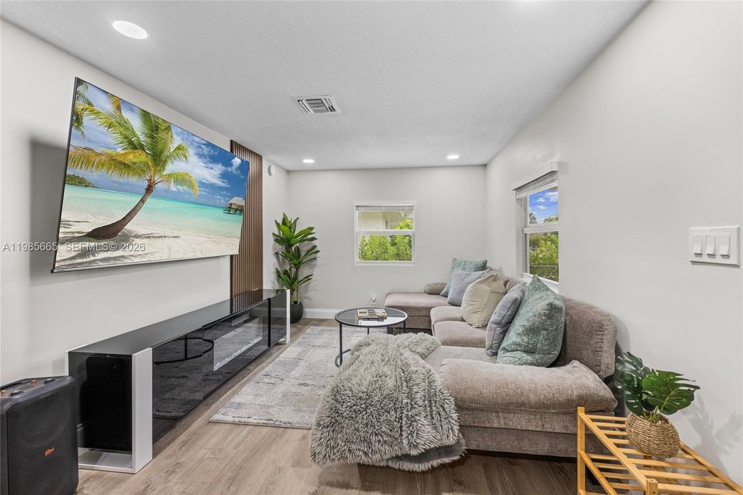 For Rent: $3,550 (3 beds, 2 baths, 1064 Square Feet)