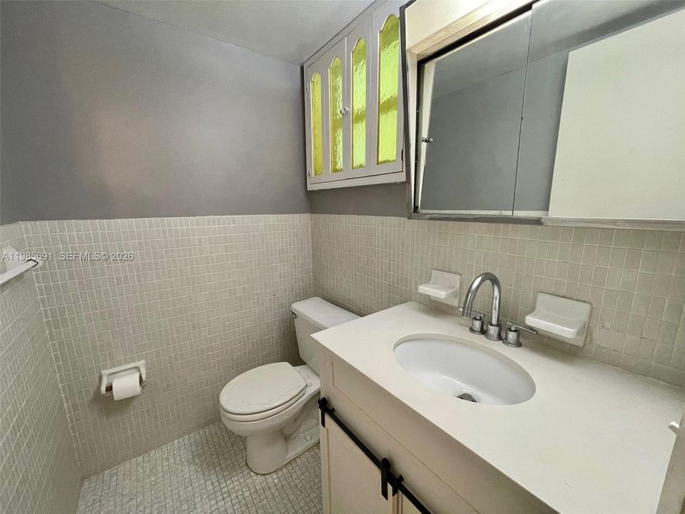 For Sale: $135,000 (1 beds, 1 baths, 744 Square Feet)