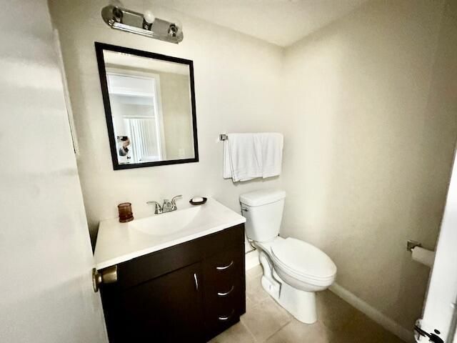 1/2 Bathroom