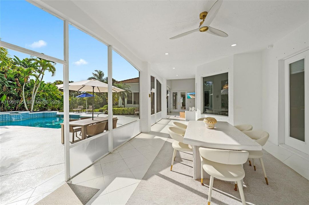 На продажу: $4,000,000 (4 спален, 4 ванн, 4549 Квадратных фут)