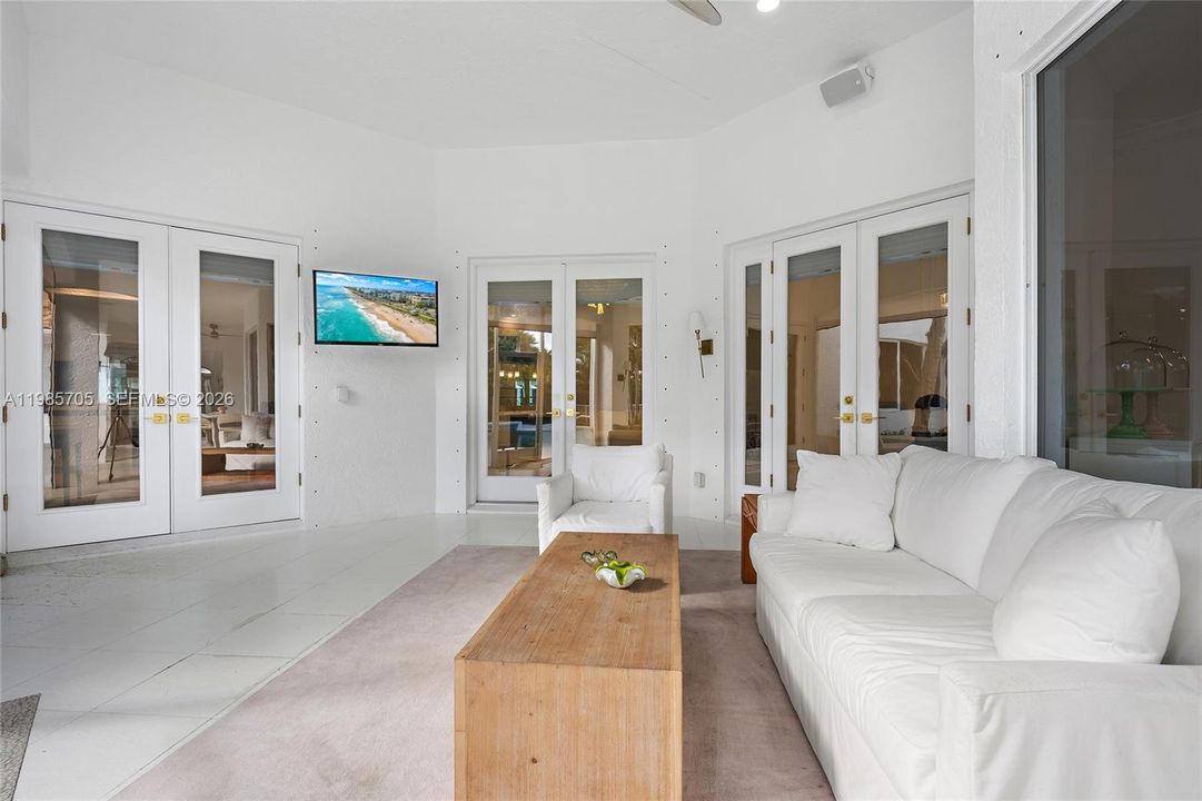 На продажу: $4,000,000 (4 спален, 4 ванн, 4549 Квадратных фут)