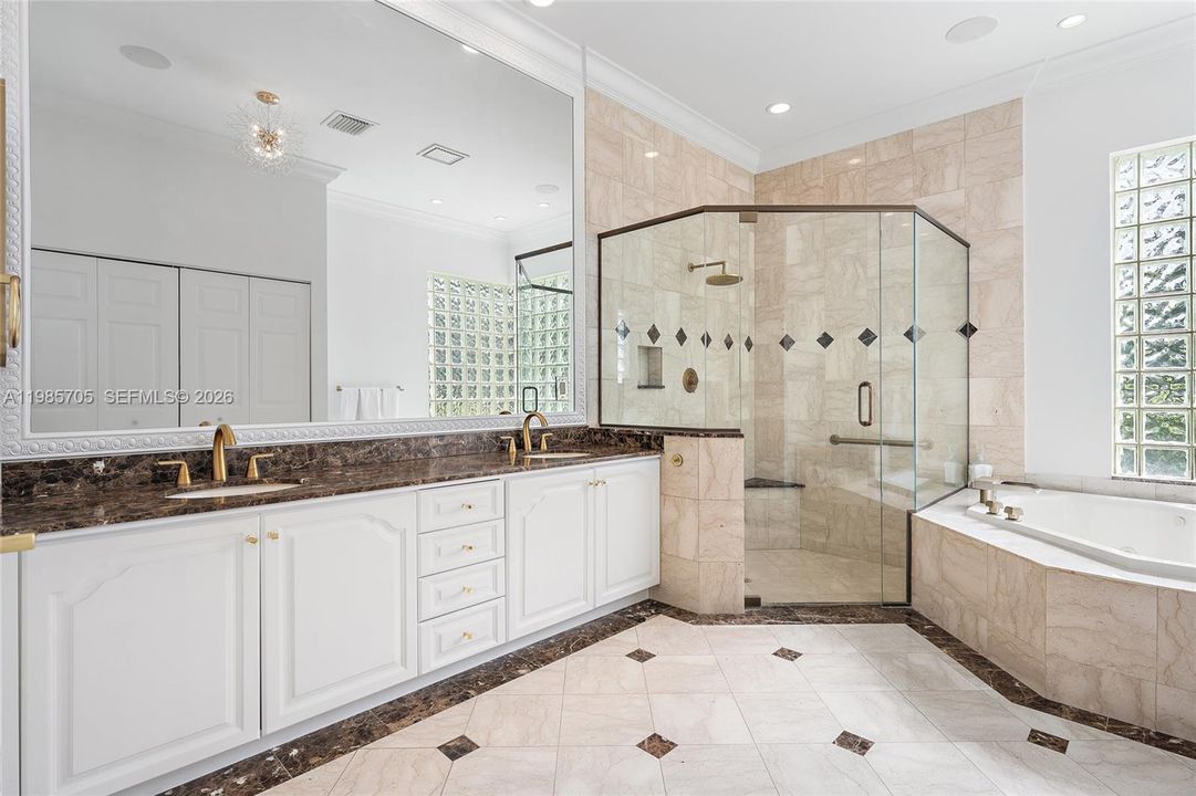 На продажу: $4,000,000 (4 спален, 4 ванн, 4549 Квадратных фут)