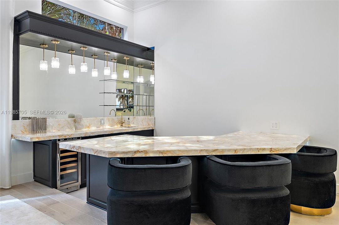 На продажу: $4,000,000 (4 спален, 4 ванн, 4549 Квадратных фут)