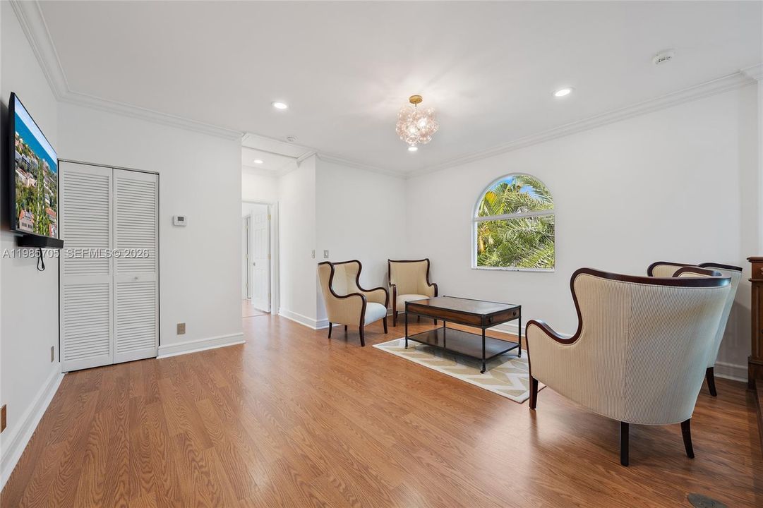 На продажу: $4,000,000 (4 спален, 4 ванн, 4549 Квадратных фут)