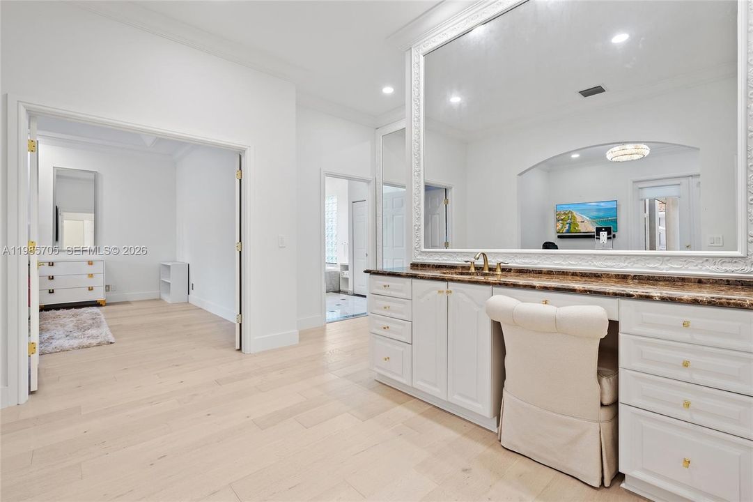 На продажу: $4,000,000 (4 спален, 4 ванн, 4549 Квадратных фут)