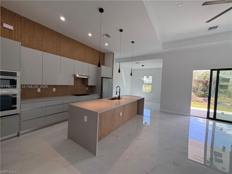 En Venta: $559,000 (3 camas, 2 baños, 1812 Pies cuadrados)