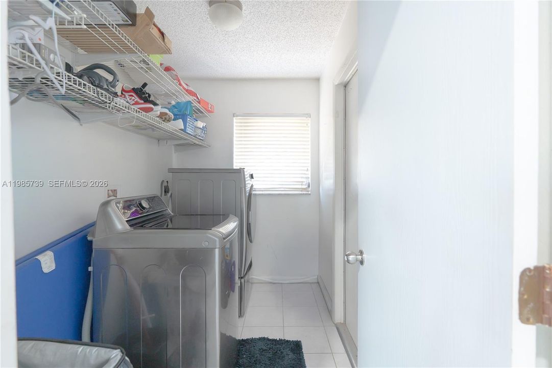 En Venta: $392,000 (3 camas, 2 baños, 1913 Pies cuadrados)