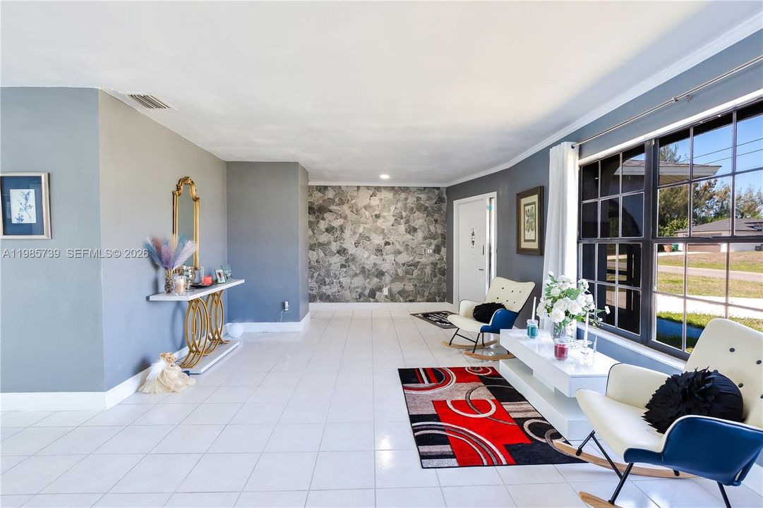 En Venta: $392,000 (3 camas, 2 baños, 1913 Pies cuadrados)