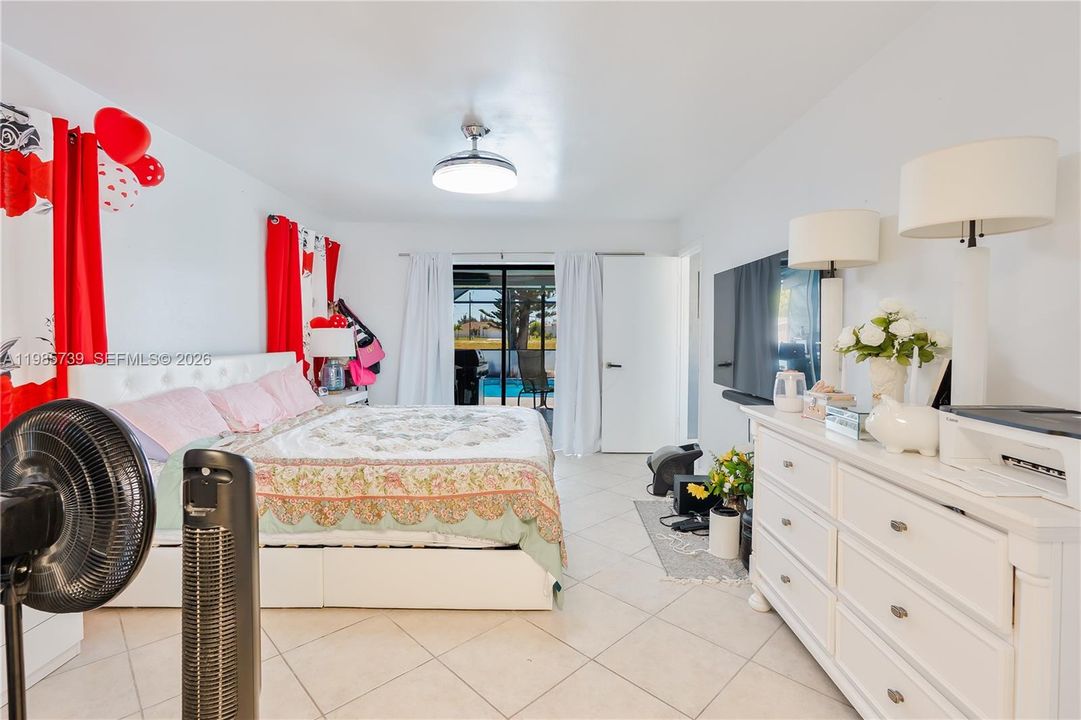 En Venta: $392,000 (3 camas, 2 baños, 1913 Pies cuadrados)