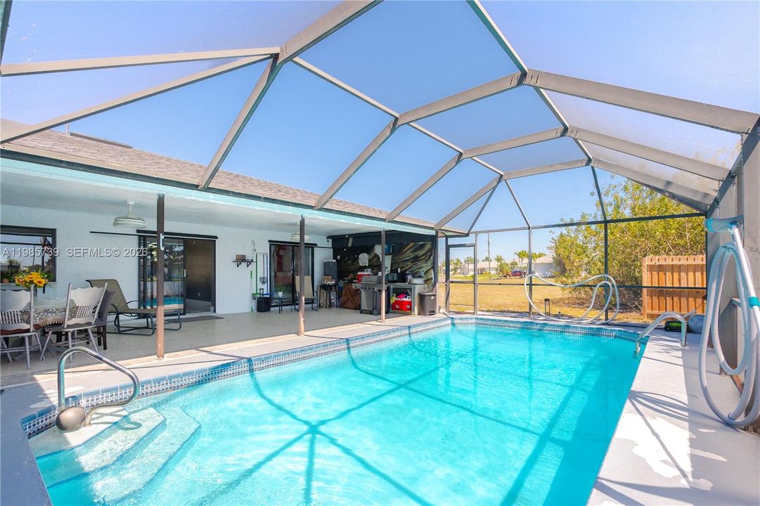 En Venta: $392,000 (3 camas, 2 baños, 1913 Pies cuadrados)