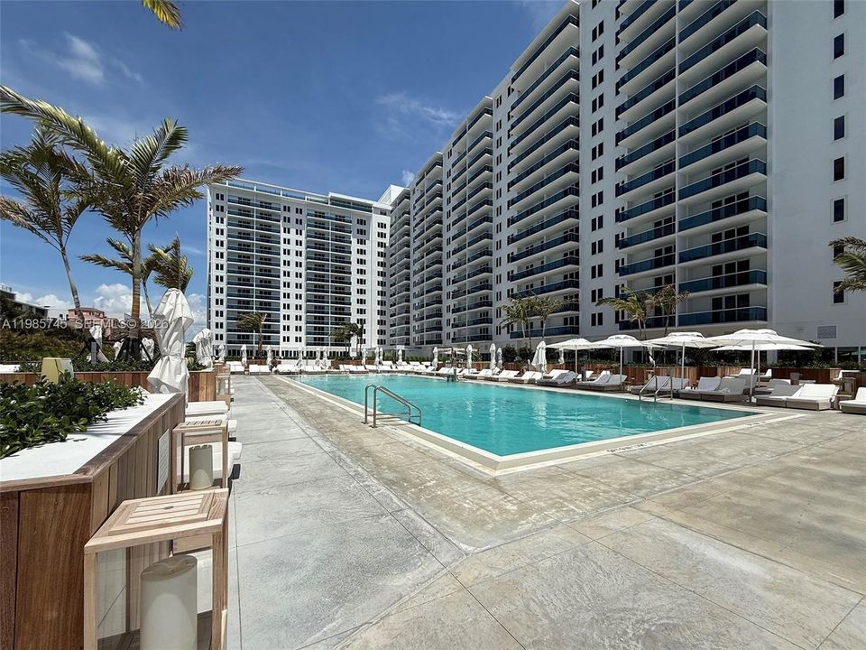For Sale: $849,500 (1 beds, 1 baths, 600 Square Feet)