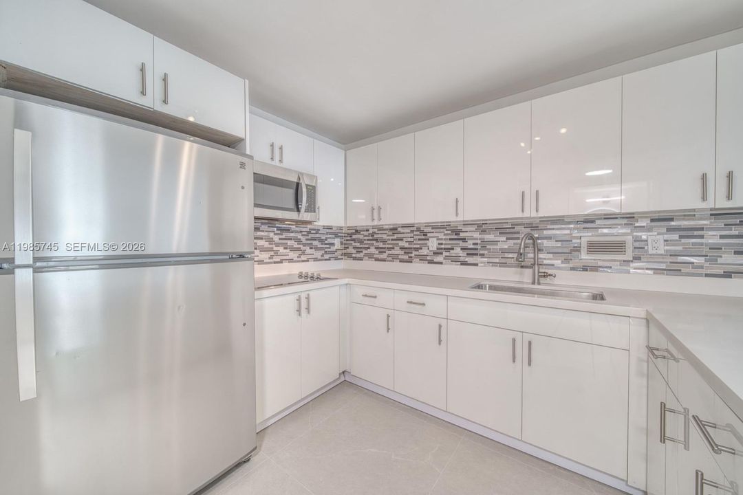 For Sale: $849,500 (1 beds, 1 baths, 600 Square Feet)